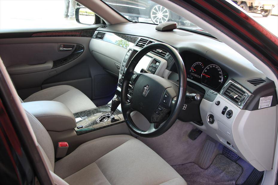 TOYOTA　１８クラウン　ロイヤル